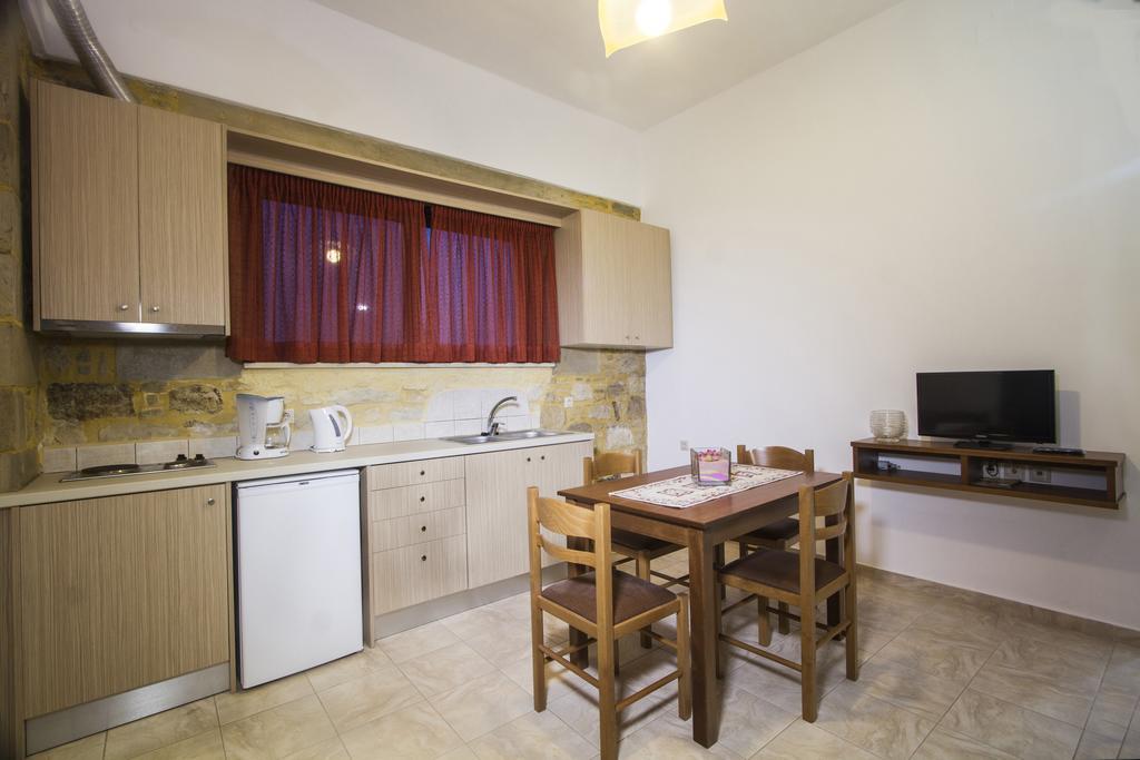 Agarathos Traditional Rooms - Pool - Kaliviani -On The Road To Balos Apartment *