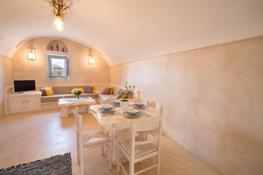 Nest With Hot Tub, Hammam & Outdoor Cinema Akrotiri (Santorini)
