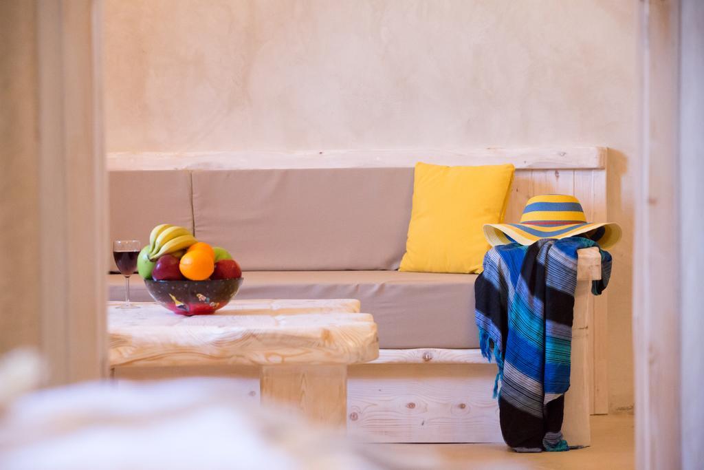 Nest With Hot Tub, Hammam & Outdoor Cinema Akrotiri (Santorini)