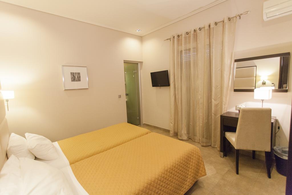 Aheron Hotel *