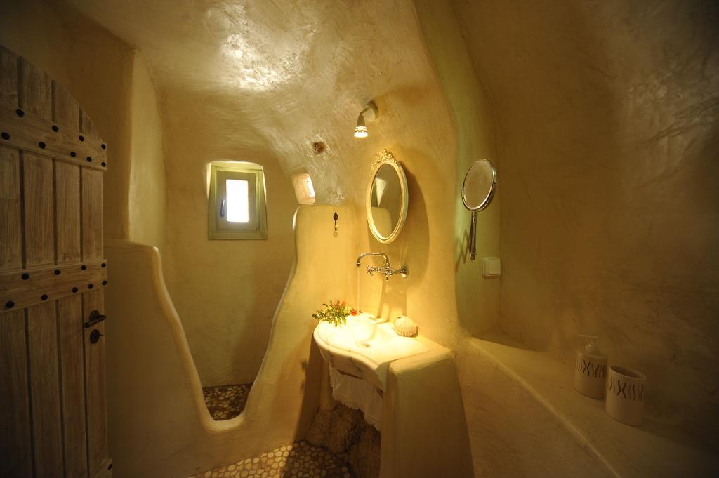Thimonies Villas * Roussospition
