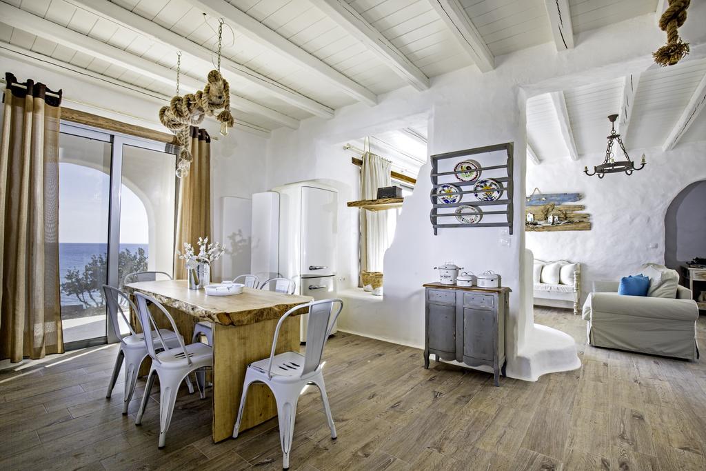 Axiotheaton Villas *