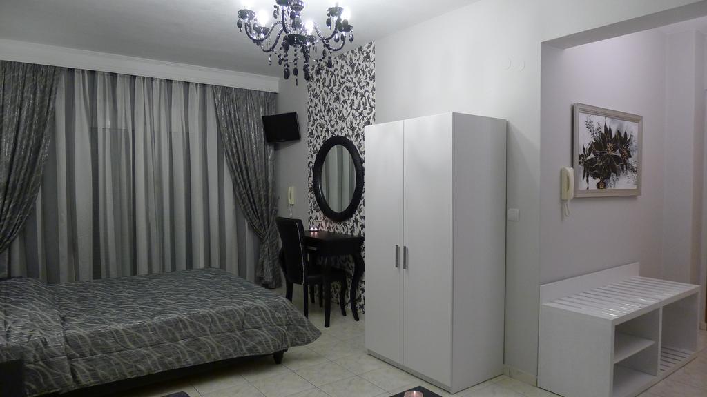 George & Sia's House Apartment *