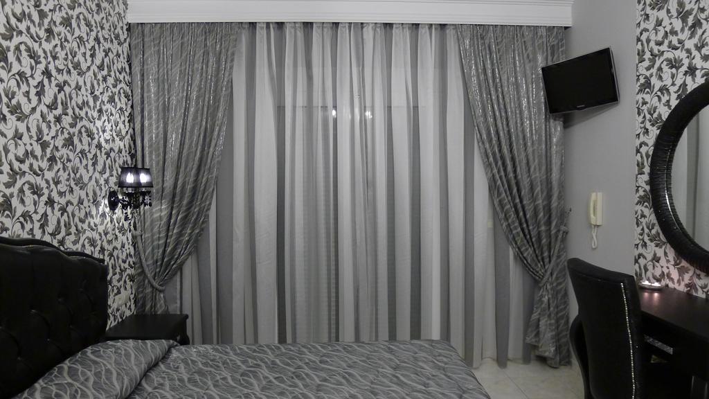 George & Sia's House Apartment *