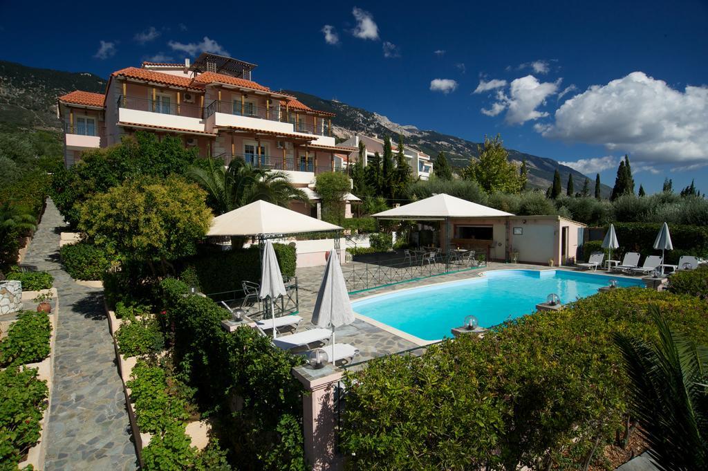 Nostos Aparthotel 2*