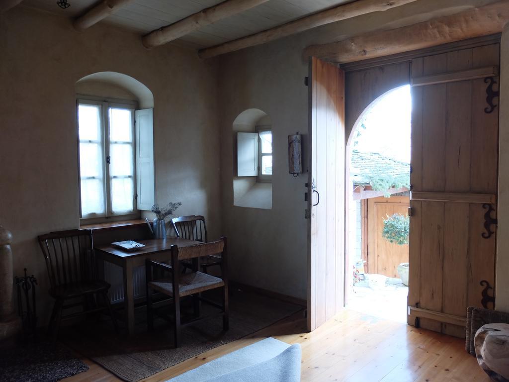 Guest house Artsistas 3*
