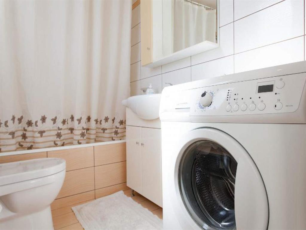 Iris Apartment *