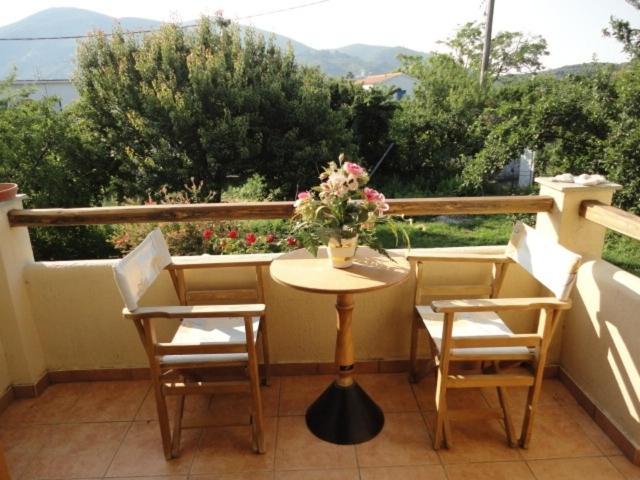 Yellow Stella Apartment Skopelos Town