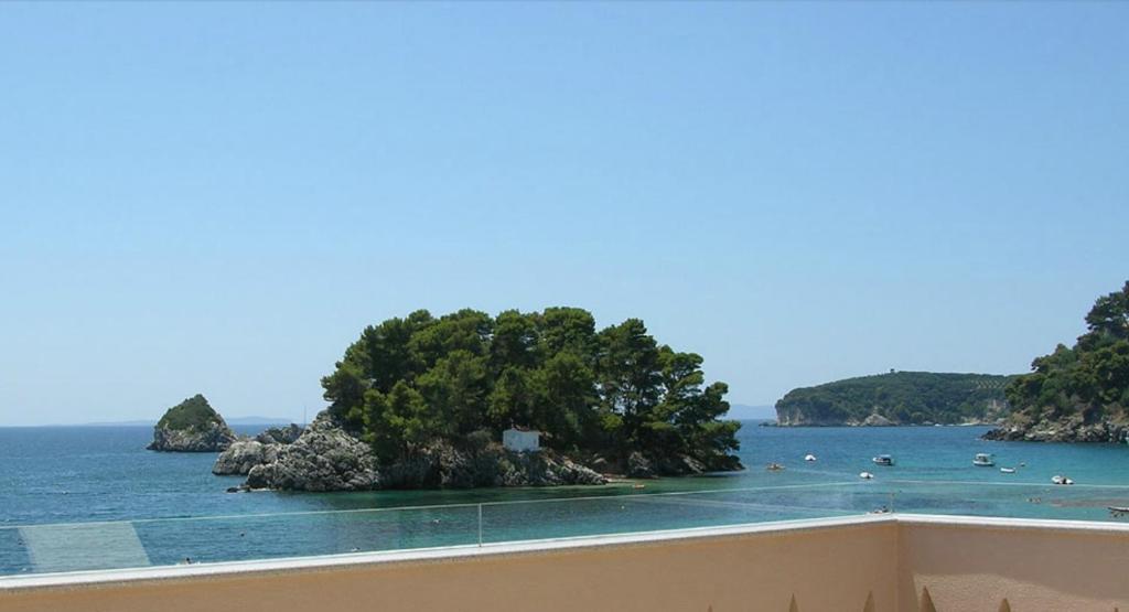 Utopia 2* Parga