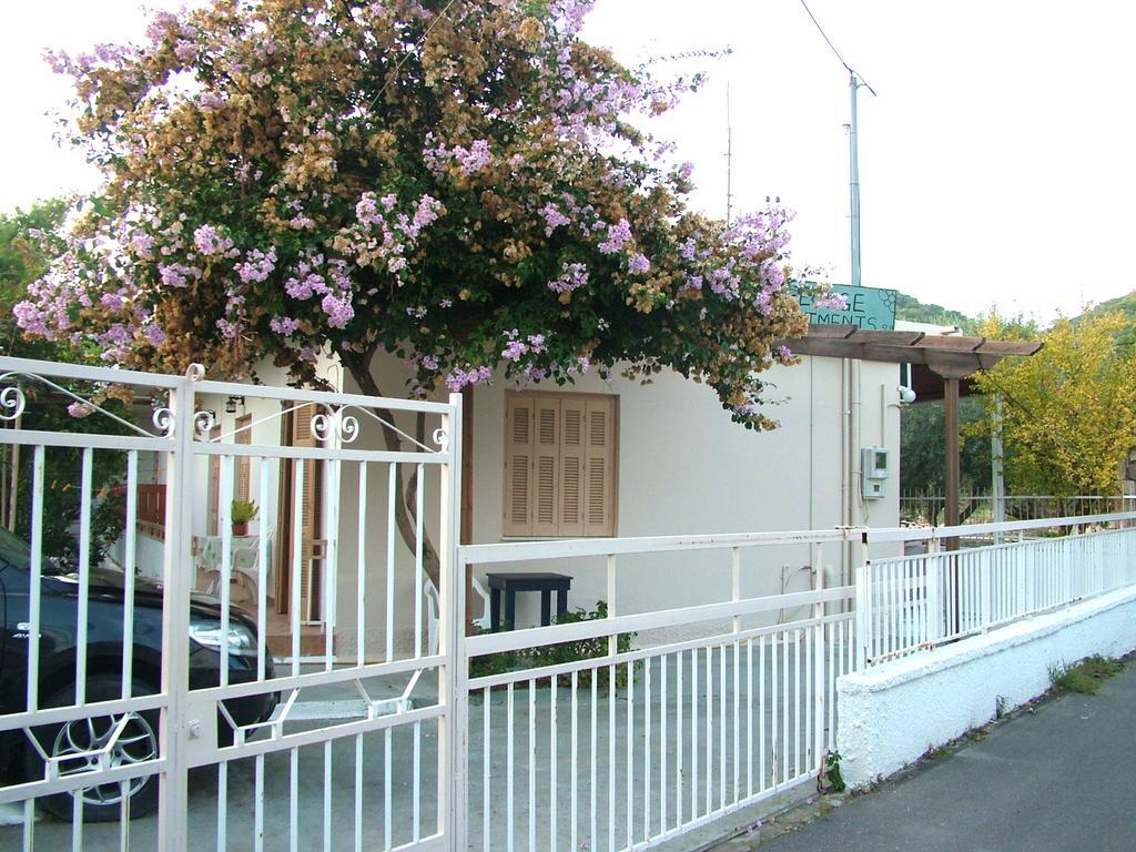 George's * Agia Marina (Aegina)
