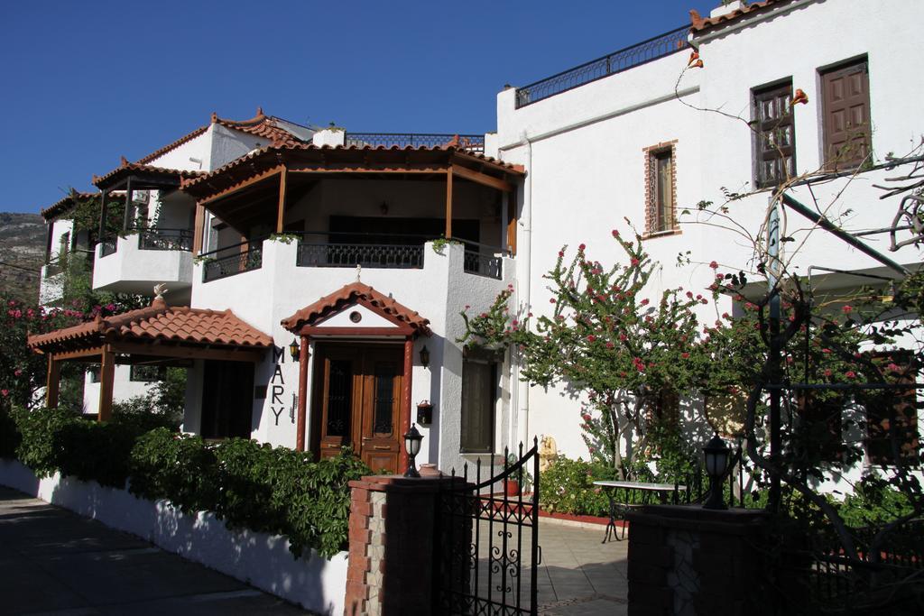 Mary Aparthotel Marathokampos