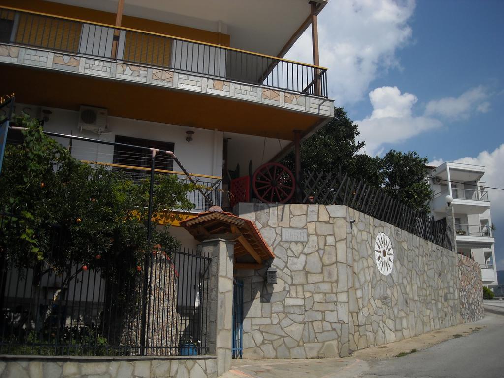 Apartment Studios Oasis Neos Marmaras