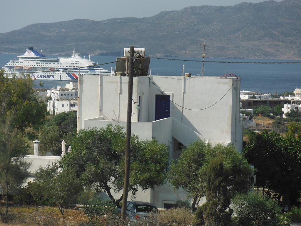 Kapetan Giannis 2* Adamantas (Milos)
