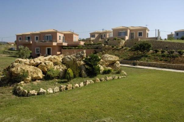 The Seasons Hotel 3*