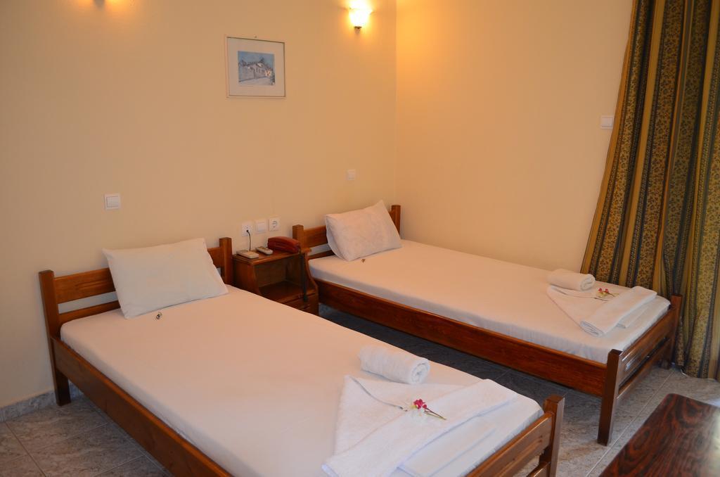 Loula And Hotel