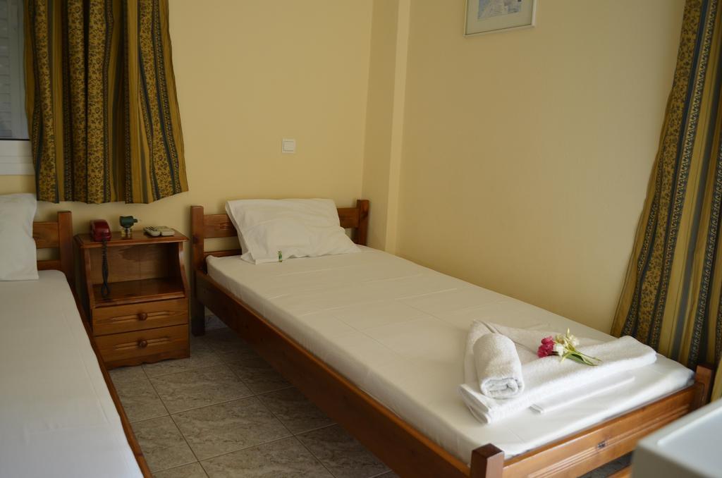 Loula And Hotel Kamena Vourla