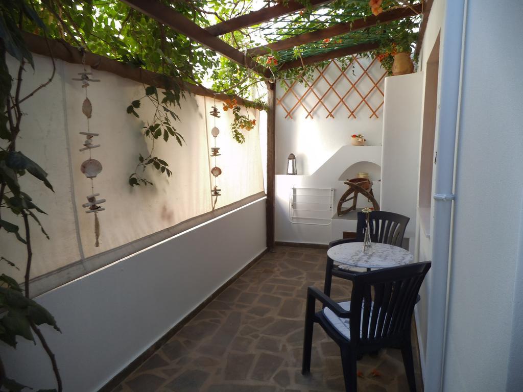Medousa Adamantas (Milos)