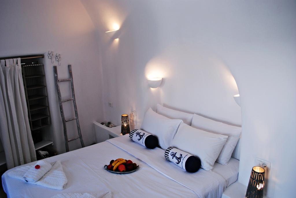 Naftilos Apartment Oia (Santorini)