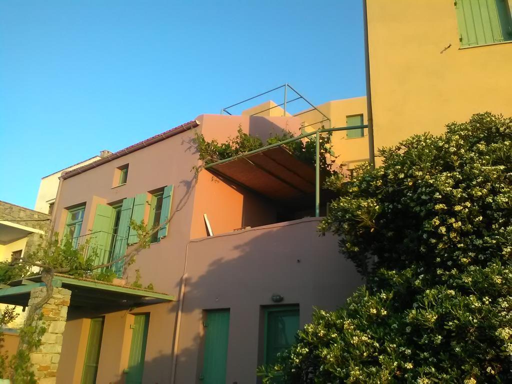 Spitakia *
