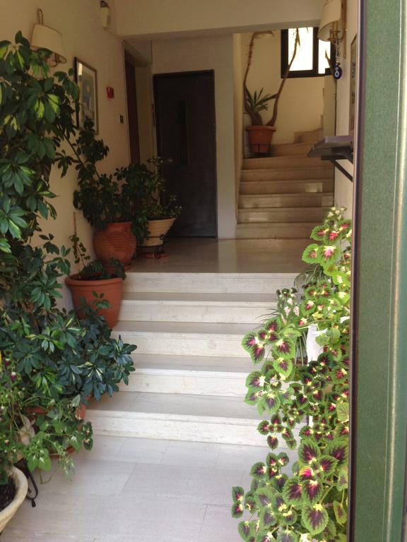 Edipsos Apartment