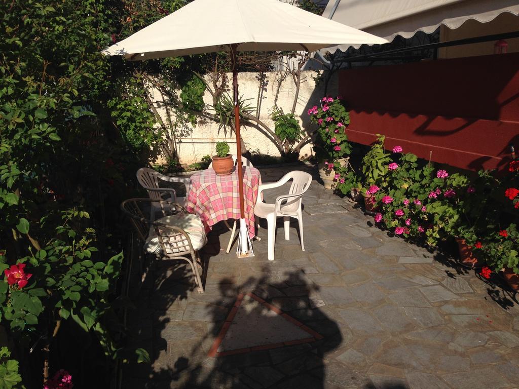 Edipsos Apartment *