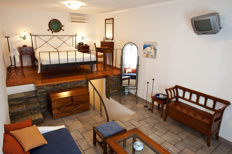 Alexandros Hotel