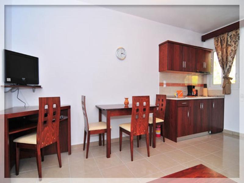 Emerald Aparthotel 2*