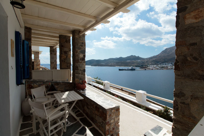 Niovi Livadi (Serifos)