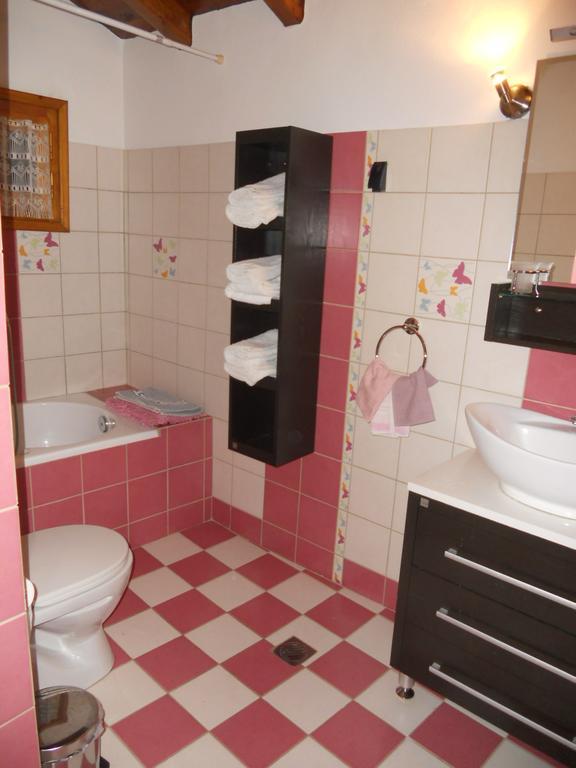 Sarafis Guest house
