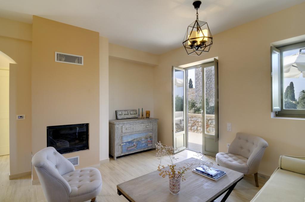 Nikoloudi Estate Holiday home *