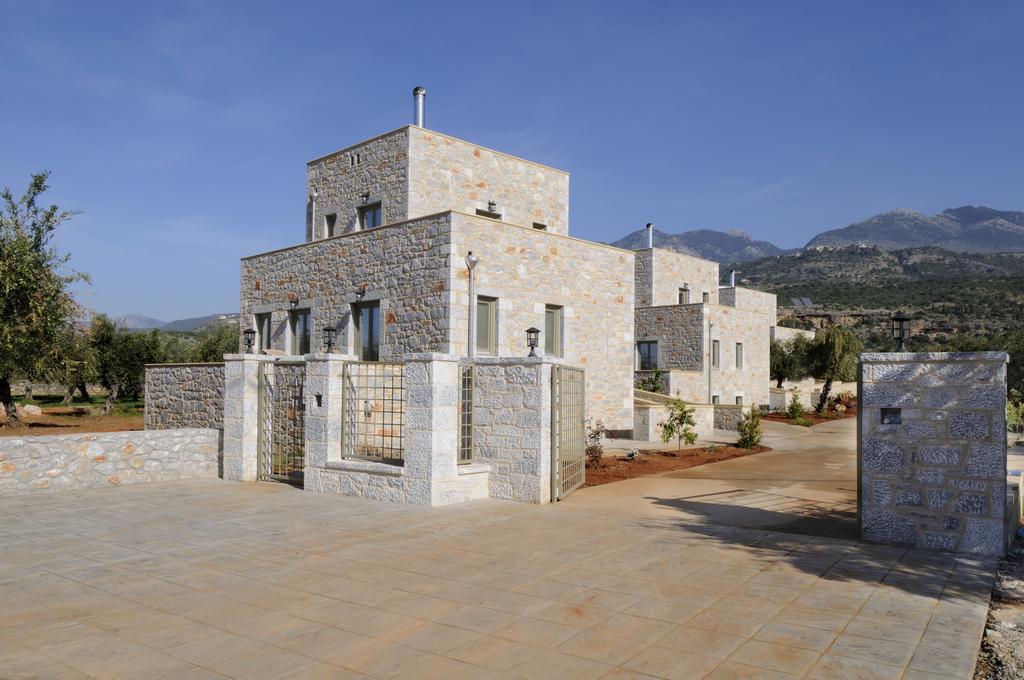 Nikoloudi Estate * Agios Nikolaos (Mani)