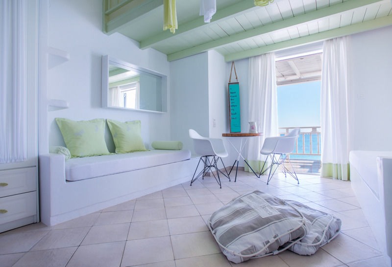 Hotel Captain Zeppos Milos Island