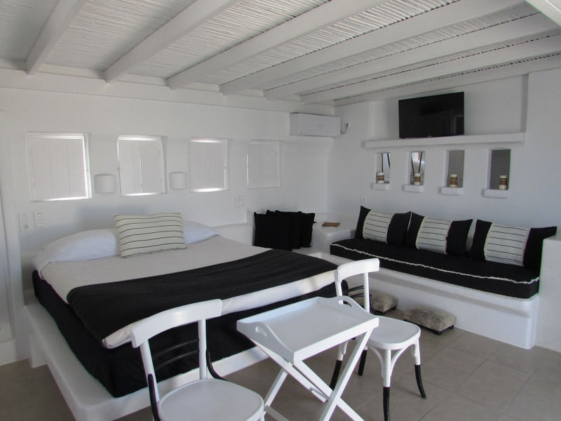 Captain Zeppos Hotel *