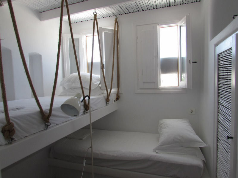 Captain Zeppos Hotel