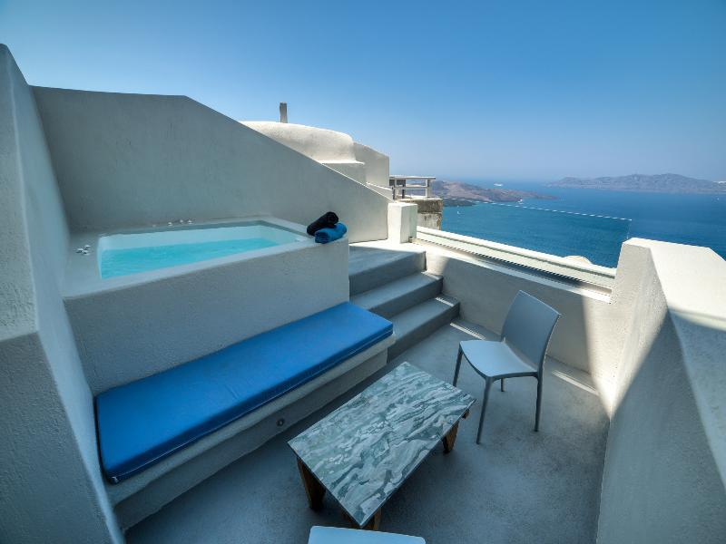 Hotel Caldera Cliff 4*