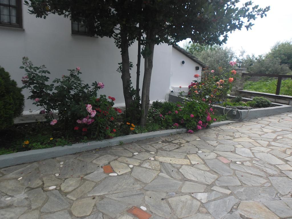 Om Living Pelion