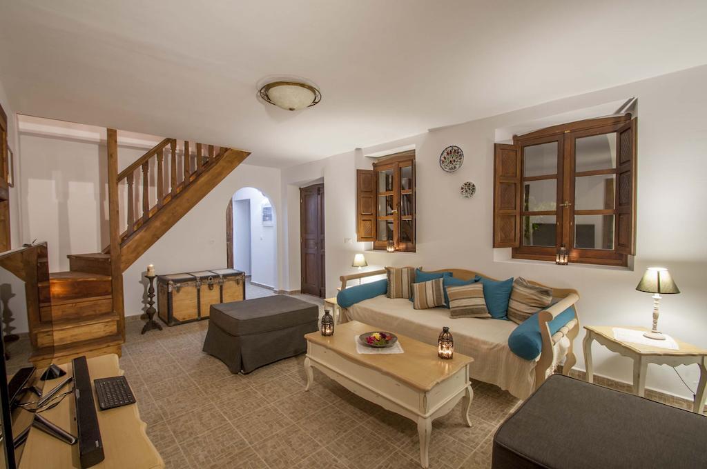 Elegant-lindian Marietta * Lindos (Rhodes)