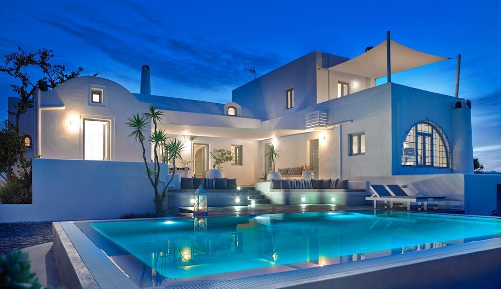 Aleria Santorini *