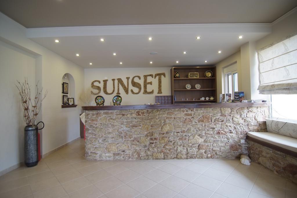 Aparthotel Sunset Studios Nea Styra