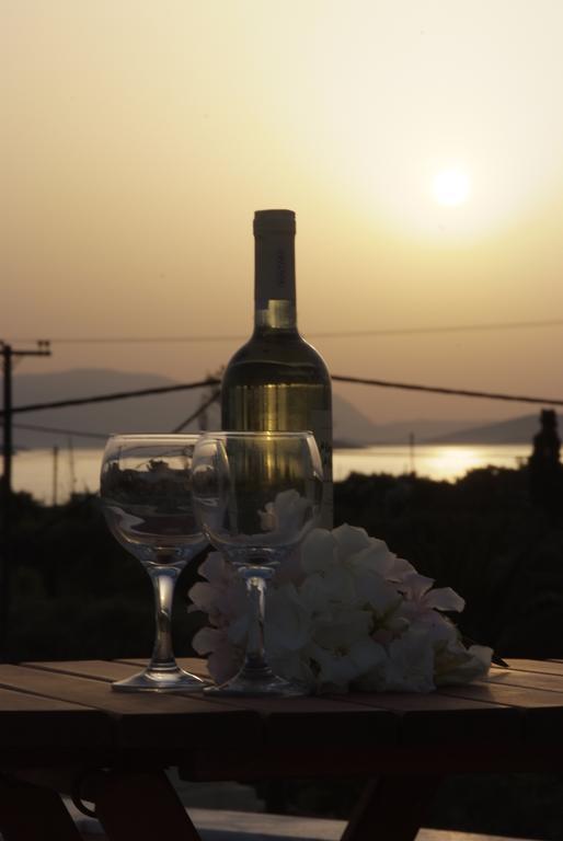 Sunset Studios Aparthotel Nea Styra