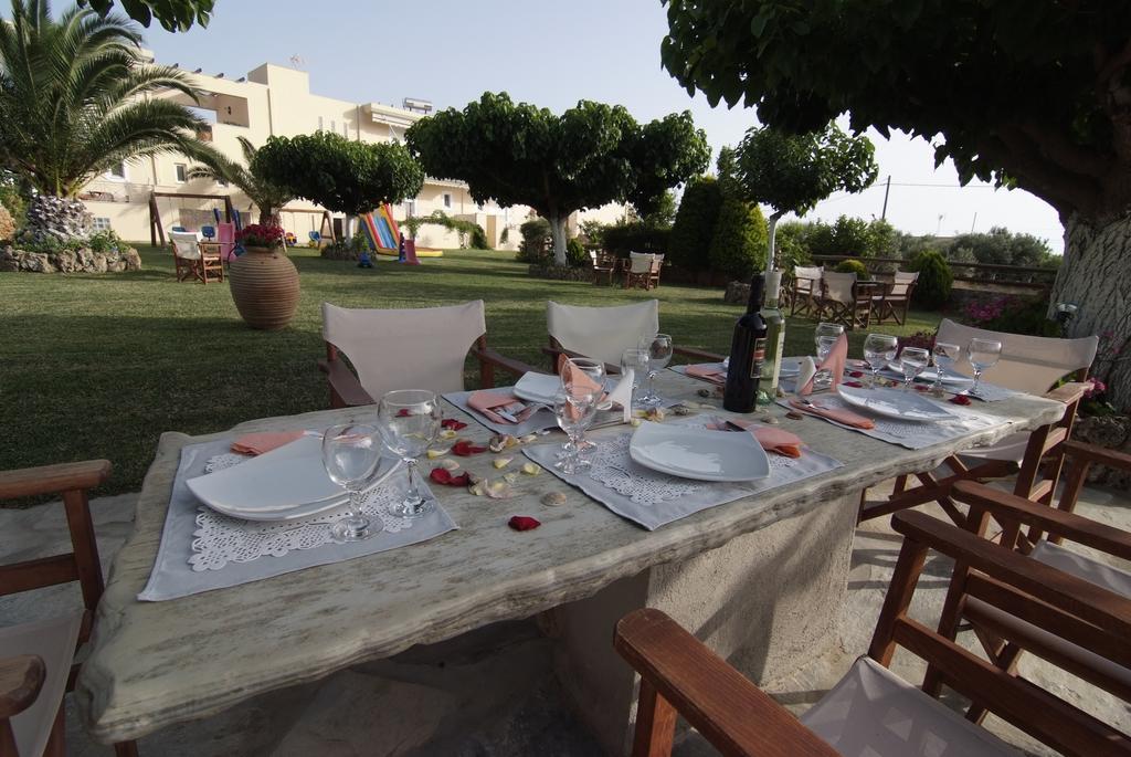 Sunset Studios Aparthotel Nea Styra