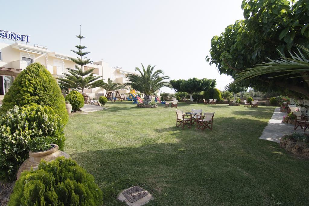 Sunset Studios Aparthotel Nea Styra