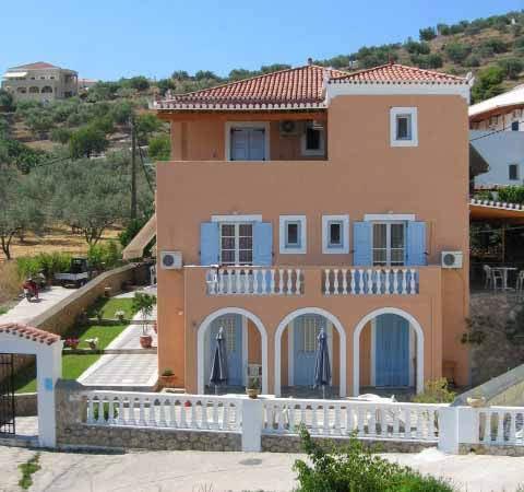Captain's 2* Spetses Town