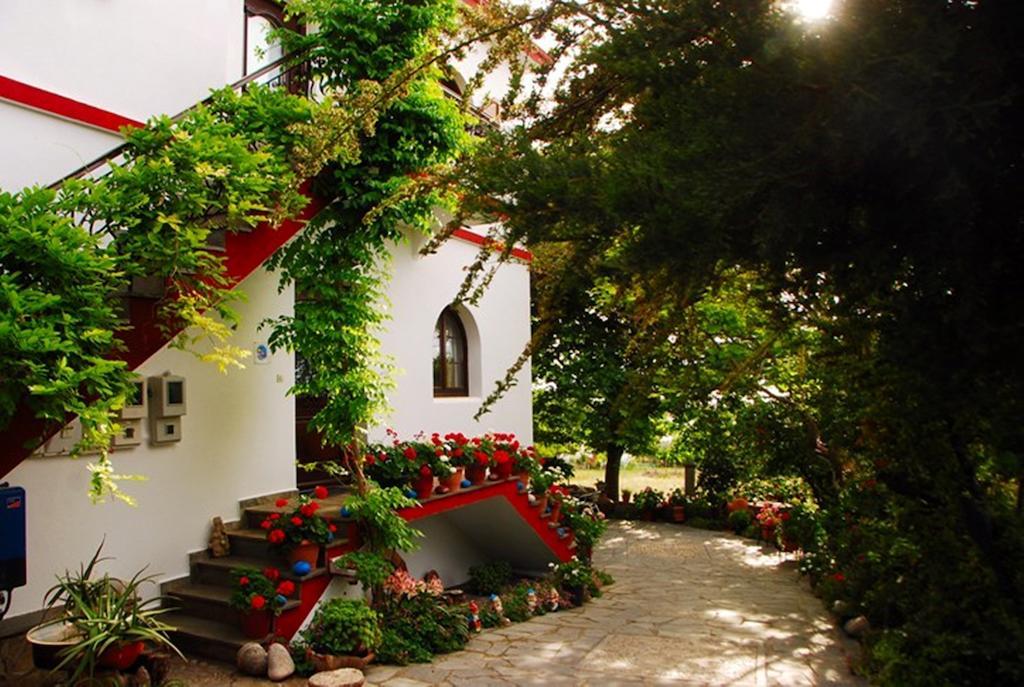 Guest house Atzanou *