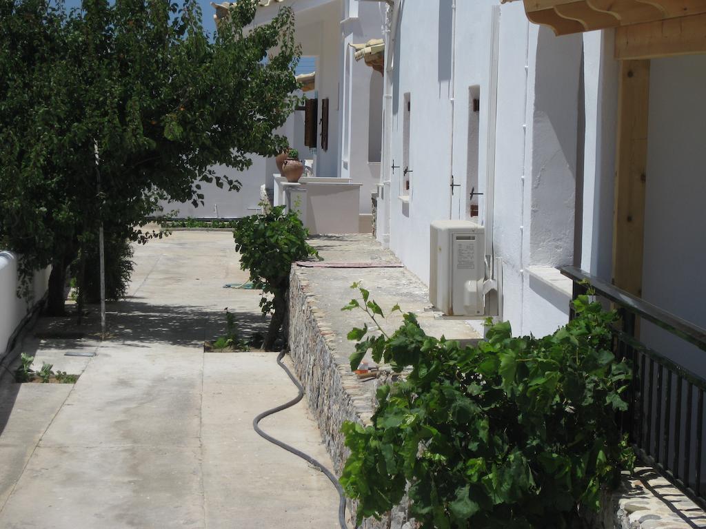 Maravelias House Guest house *