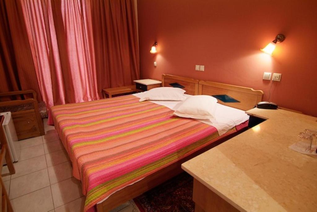 Hotel Varonos 3*