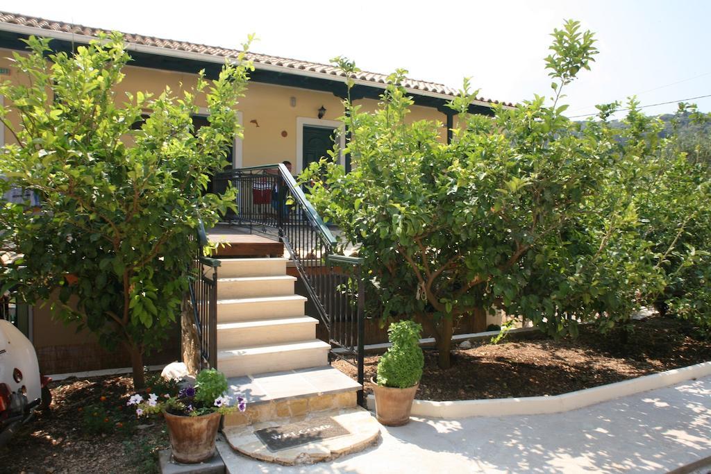 Aparthotel Marathes Studios Agios Nikitas