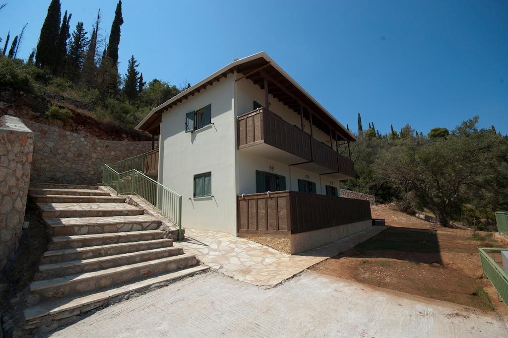 Lefkas Petra Agios Nikitas