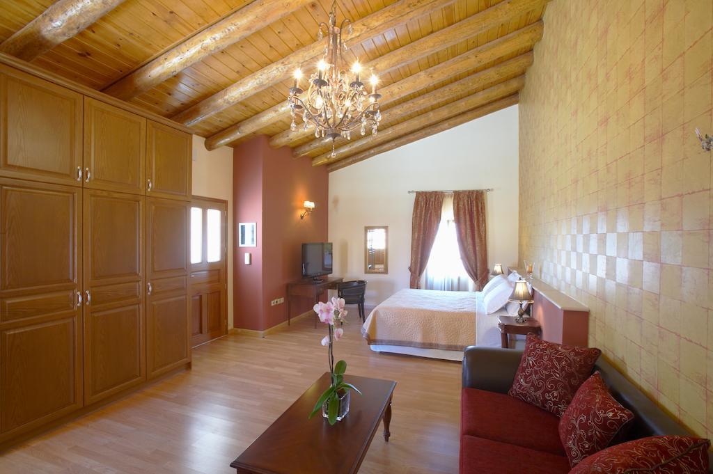 Casa Moazzo And Rethymno (Crete)