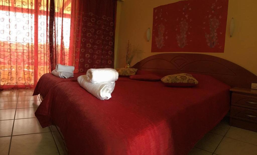 Aparthotel Damia Apts